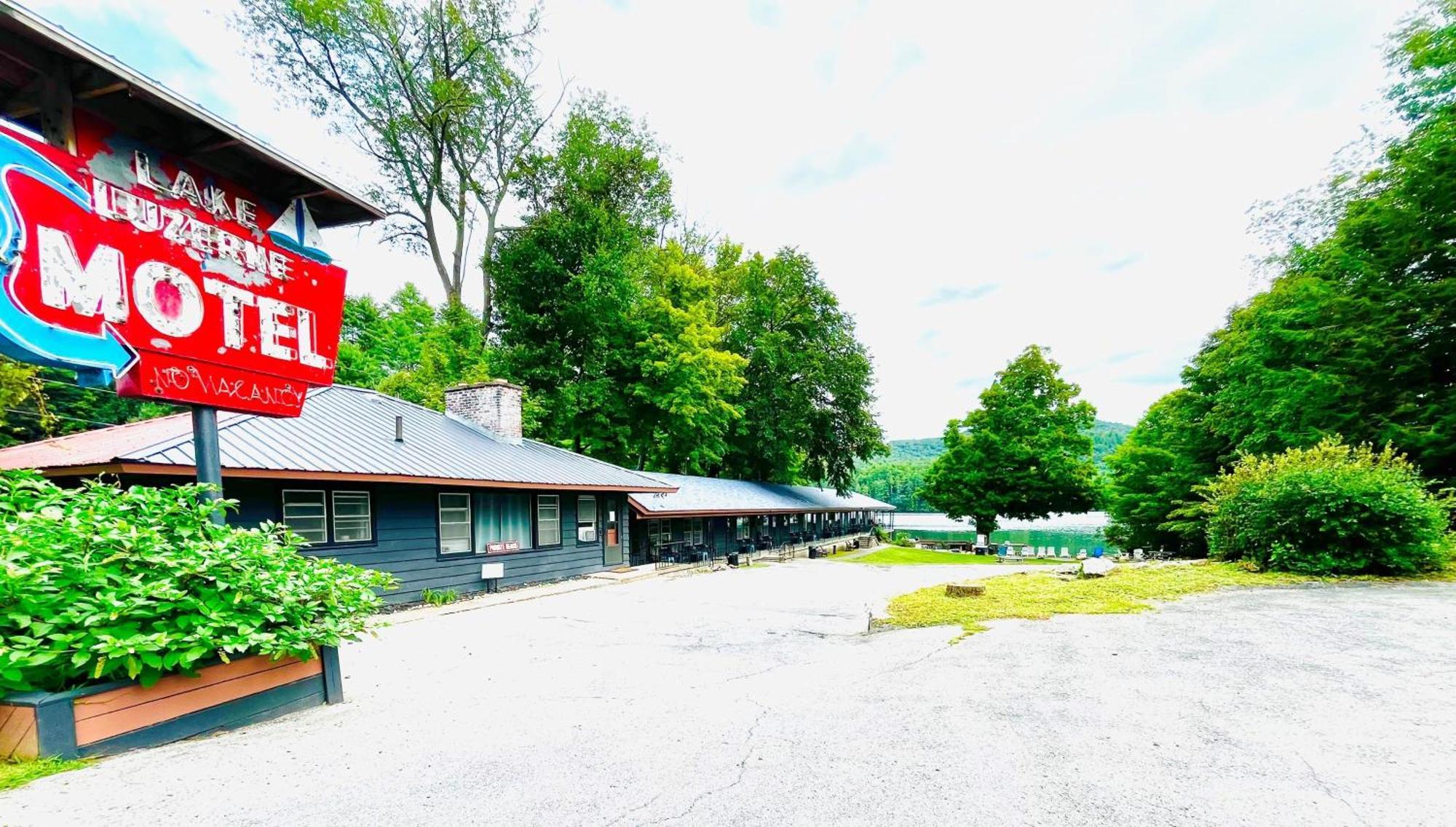 Motel Luzerne Lake Luzerne Kültér fotó